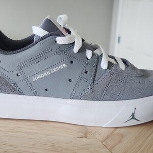 Jordan Series ES (GS) • Stealth / University Red / White • Size 5Y • NEW in Box